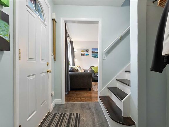 2nd image of 73 Bee St