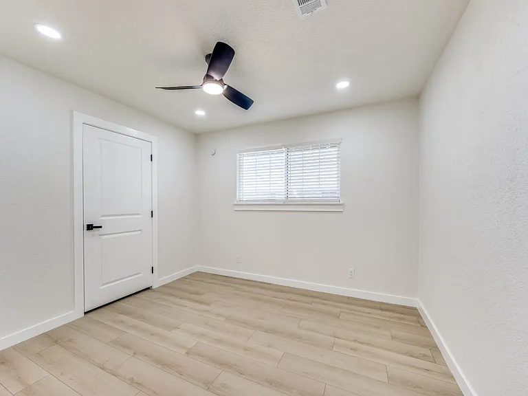 2409 Regal Rd — Photo 12