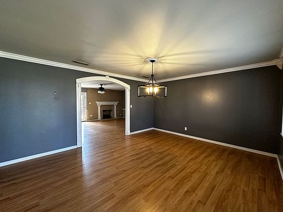 2nd image of 206 Evergreen St
