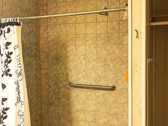 5th image of 419 S 2nd St