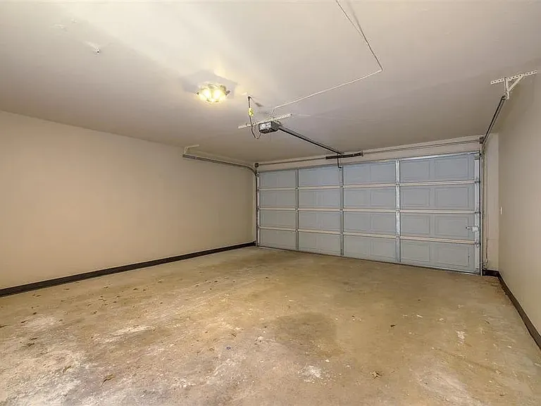 3057 W Wilshire Blvd — Photo 24