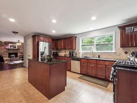 3rd image of 230 Chaffin Ridge Trce