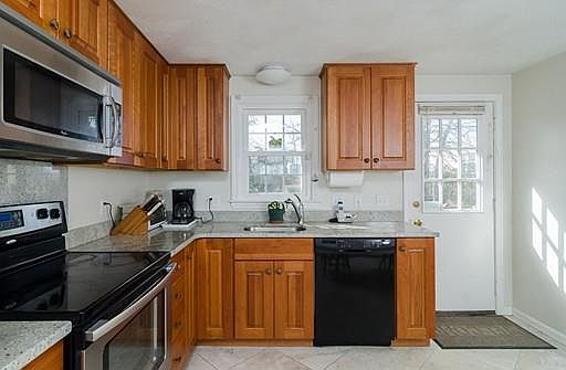 4th image of 46 Waterford Dr