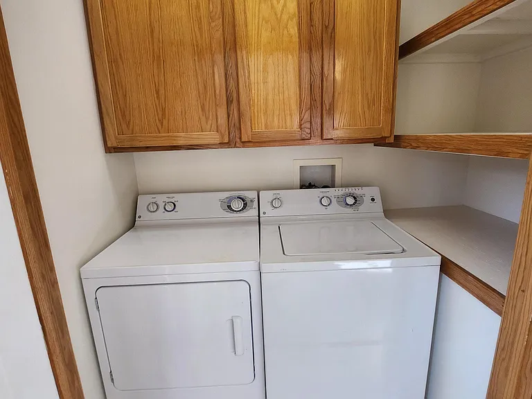 2027 Parkdale Ave #2027 — Photo 8