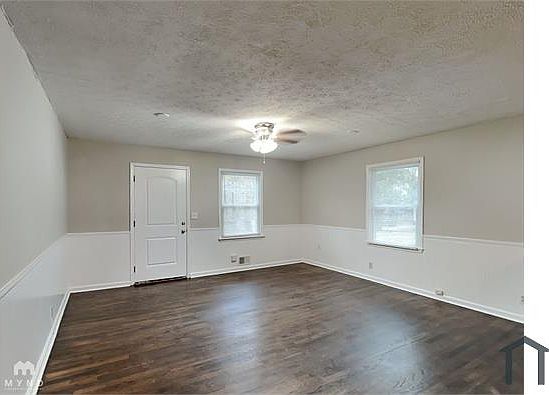 4th image of 593 Cedar Ave NW #A