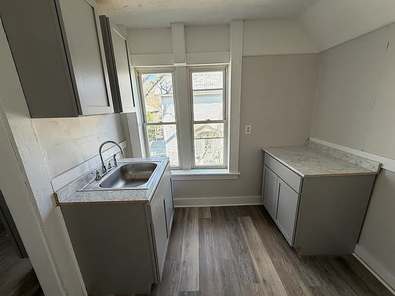 37 Laurel St #2 — Photo 7