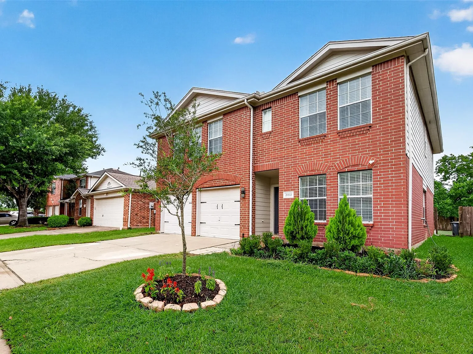 4 bed, 2.5 bath, 2477 sqft, $2,595 — Photo 3
