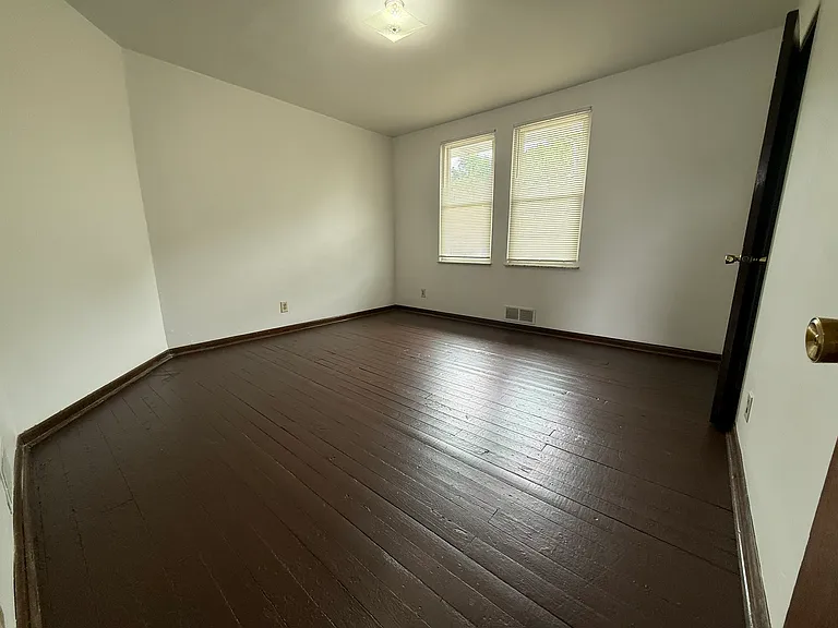 2802 Kenilworth St — Photo 7