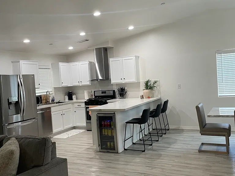 713 Salazar Ave — Photo 3
