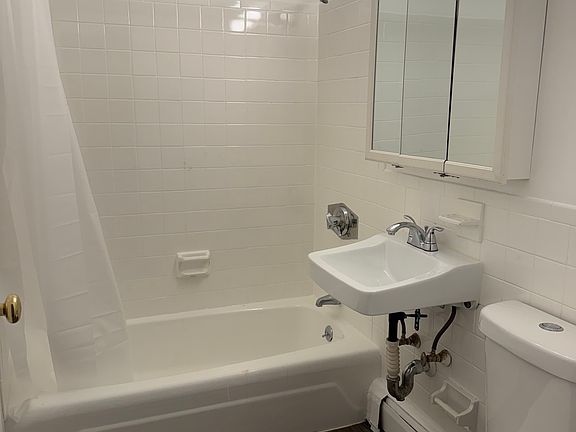 3rd image of 587 Bridge St #6bd7238b9