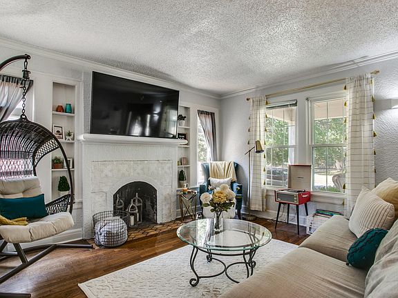 Lovely den to entertain friends or relax with your room mates!