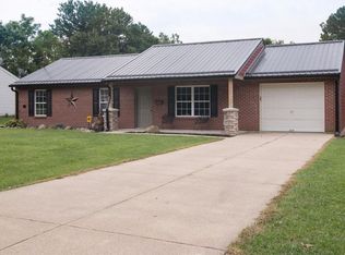 513 W Osborne St, Bethel, OH 45106