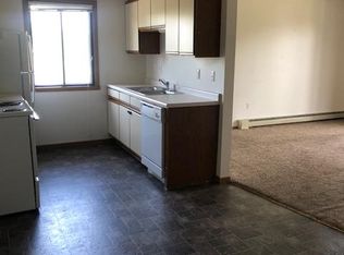 1420 E Gateway Cir, Fargo, ND 58103