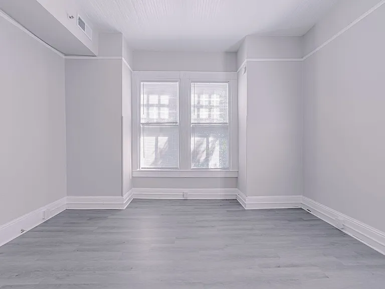 Victorian Village Apartments — Photo 25