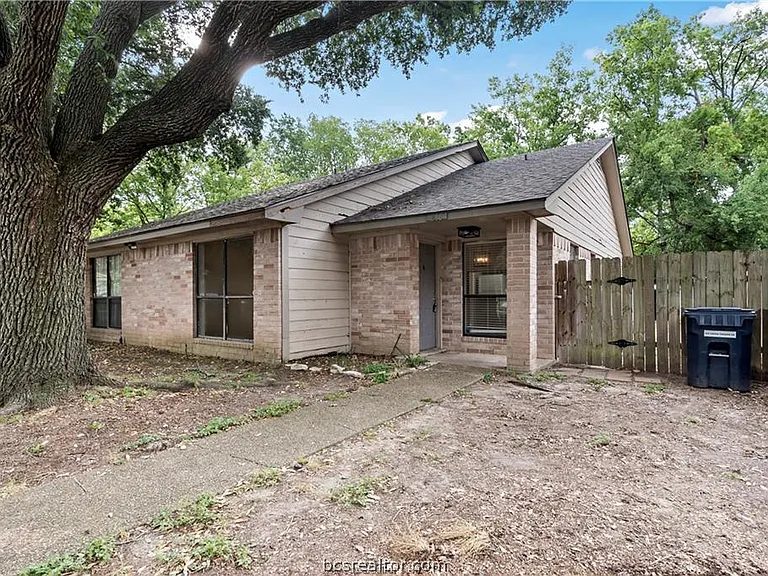 616 Cross Timbers Dr — Photo 2