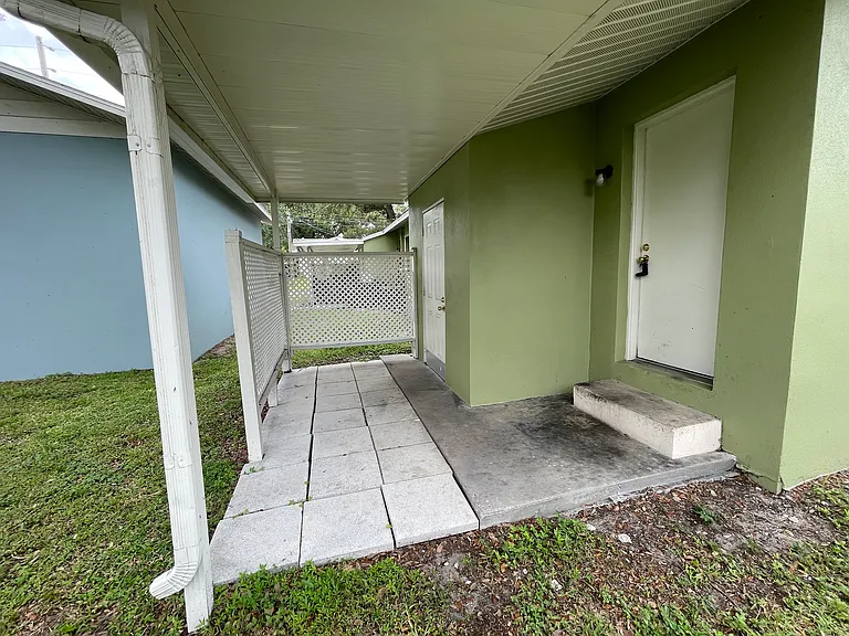 157 2nd Ave SW #A — Photo 8