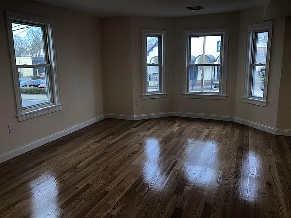 3rd image of 549 Washington St #3