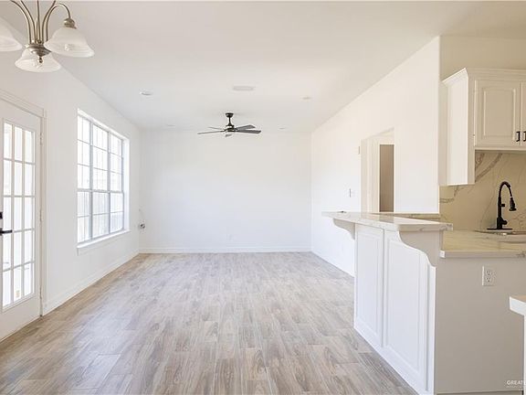 4th image of 1709 School Ln