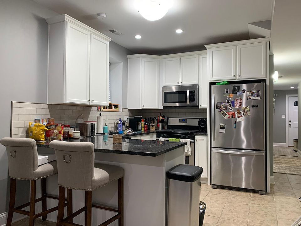 1st image of 3444 W Parker Ave #G