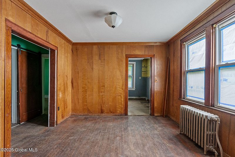 4th image of 35 Wolfert Avenue