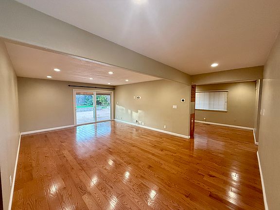 4th image of 10701 Hale Pl #10701