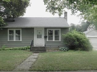1018 Elizabeth St, Midland, MI 48640