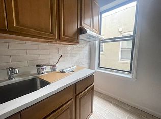 21-70 36th St #2, Astoria, NY 11105
