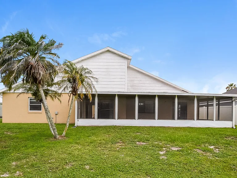 825 Virginia Woods Ln — Photo 16