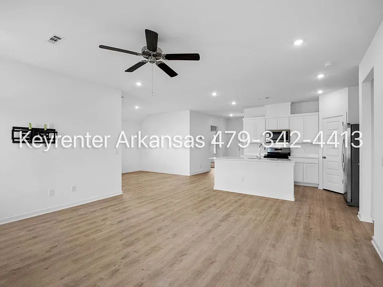 1071 Emerald St — Photo 8