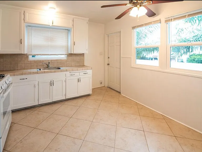 2168 Bacon St — Photo 2