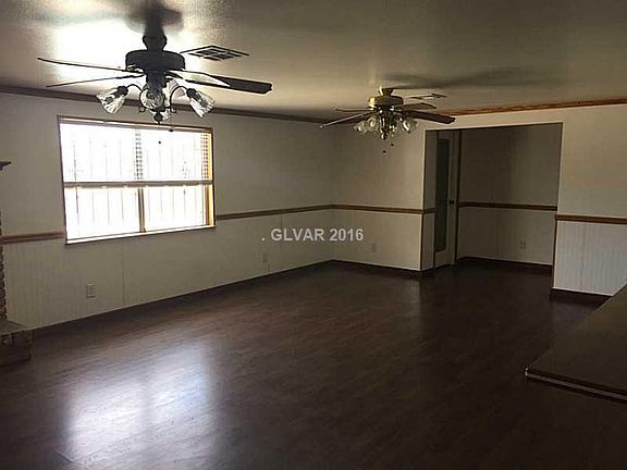 2nd image of 1613 Parade St #0