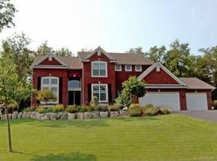 17127 Acorn Rdg, Eden Prairie, MN 55347