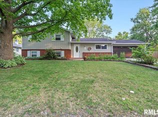 726 Deerfield Rd, Chatham, IL 62629