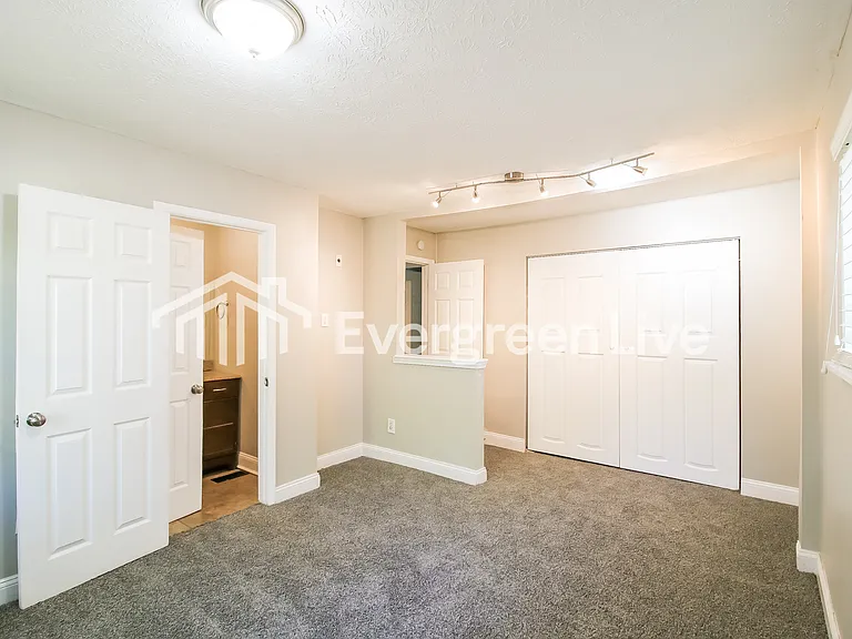 2221 Carson Ct — Photo 8