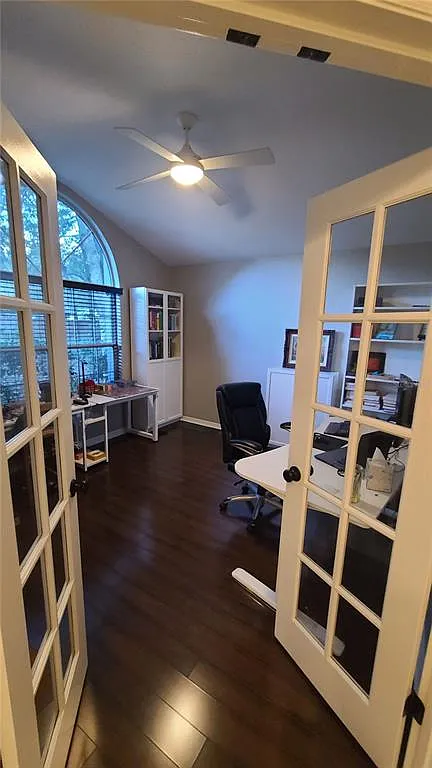 3 bed, 2.0 bath, 2249 sqft, $2,600 — Photo 3