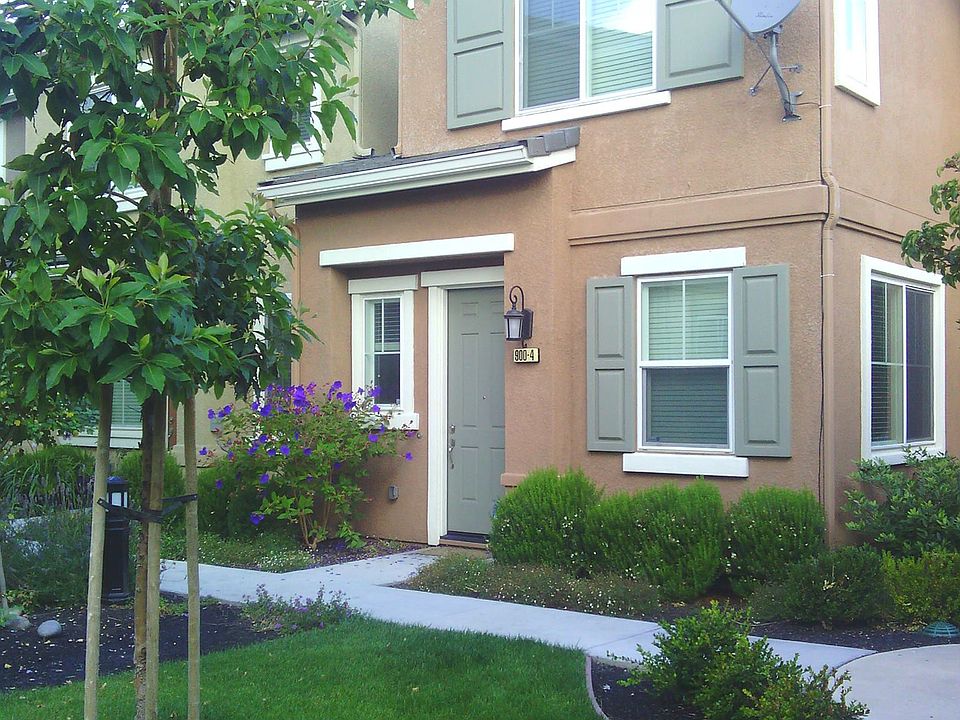 1st image of 900 Old Oak Ln #4