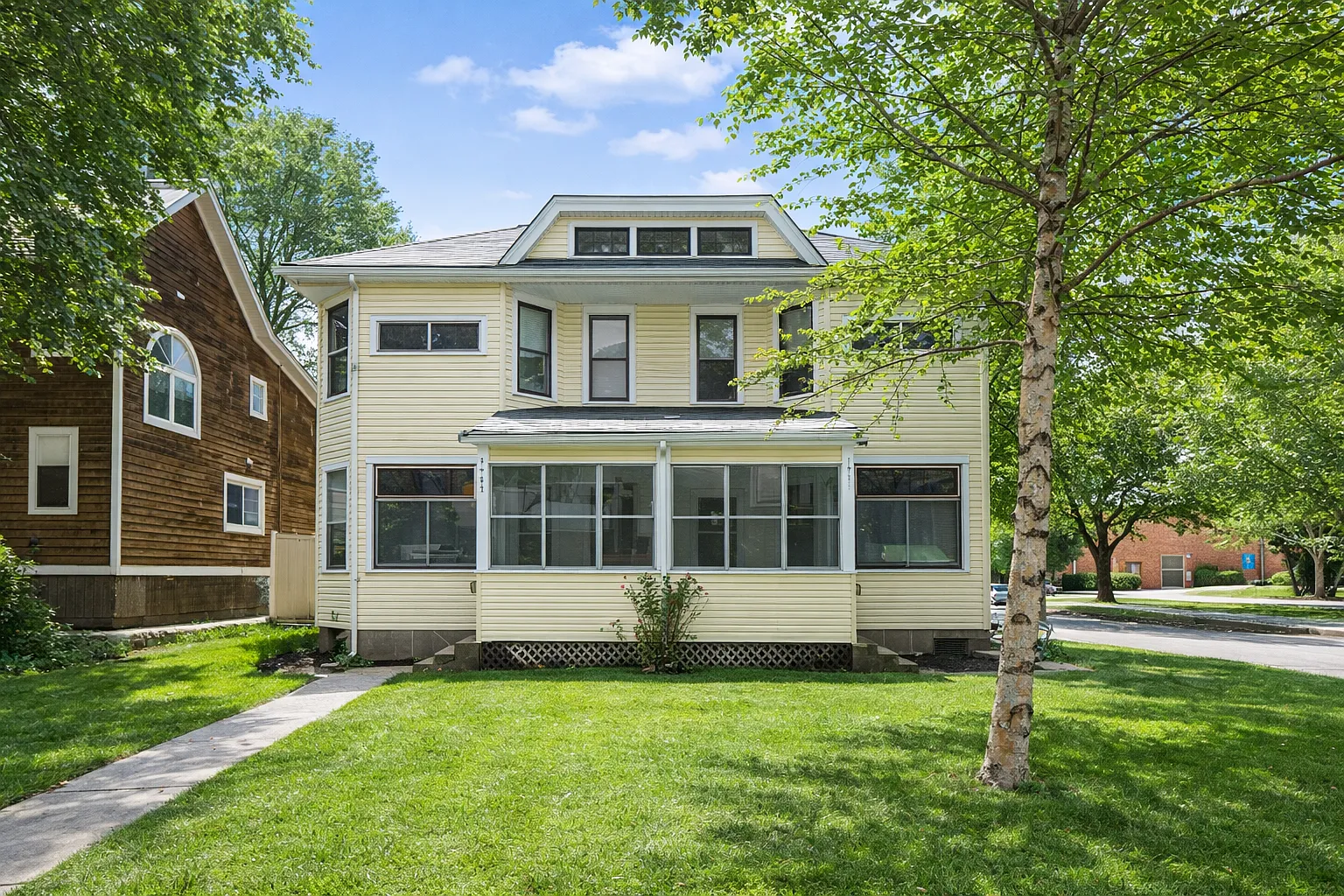 10 bed, $6,300 — Photo 1