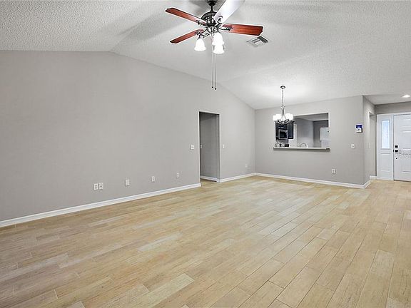 4th image of 1205 Oak Hammock Ln