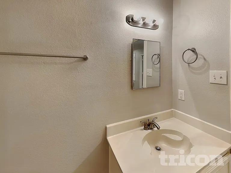 2904 Crimson Clover Dr — Photo 14