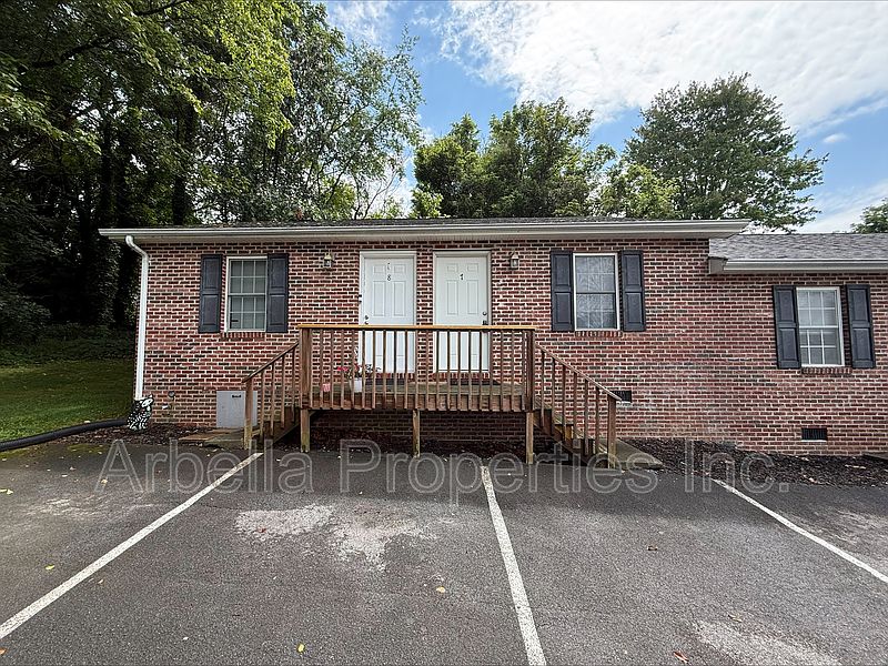 1st image of 1909 Cherokee Rd APT 7