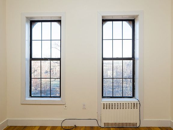 4th image of 171 Starr St APT 4L