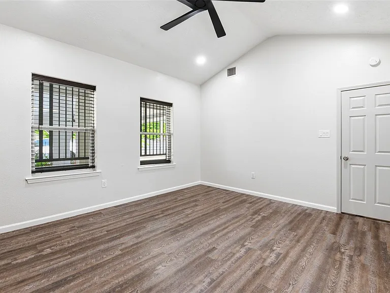 9403 Spaulding St — Photo 23