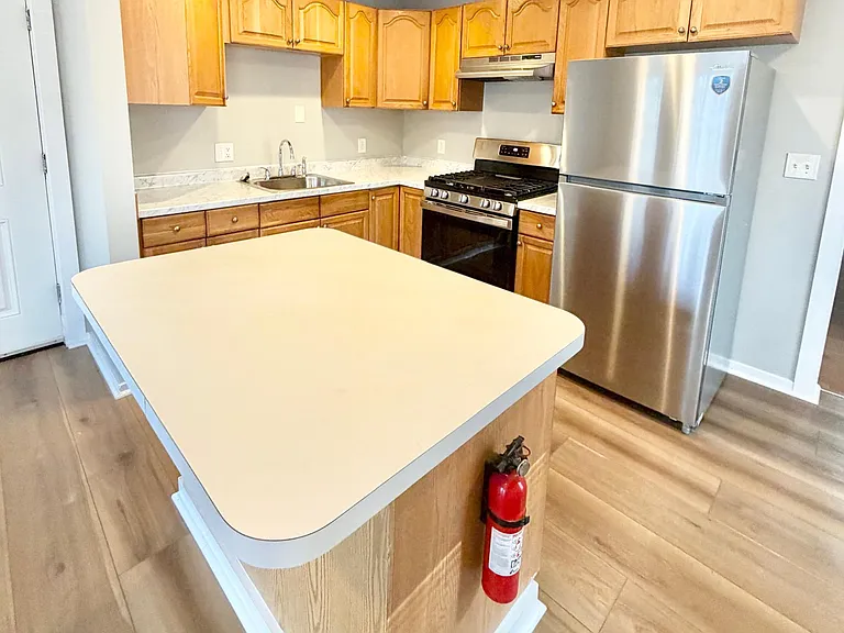 425 Huntington St #11 — Photo 1