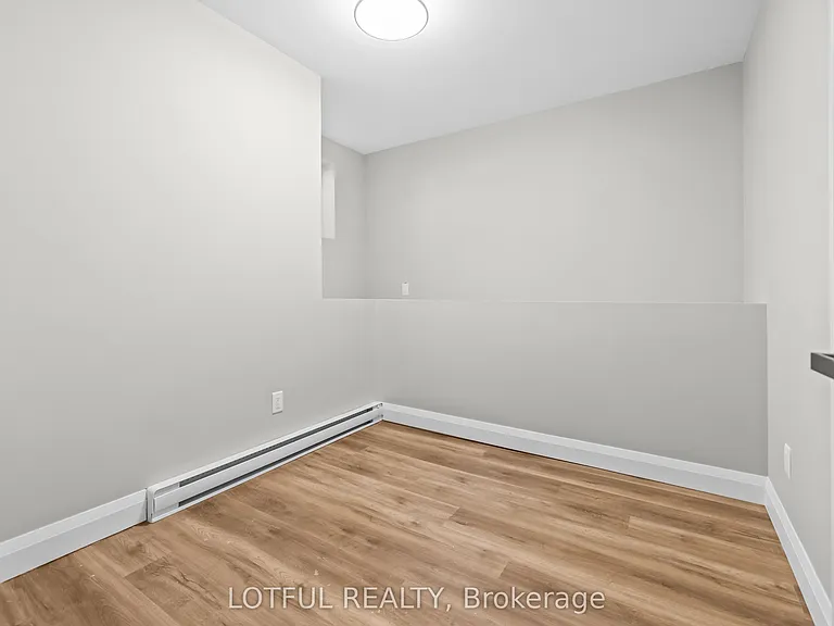 516 Tweedsmuir Ave #D — Photo 16