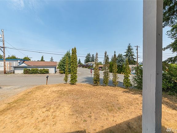 3rd image of 2410 Melvin Ave