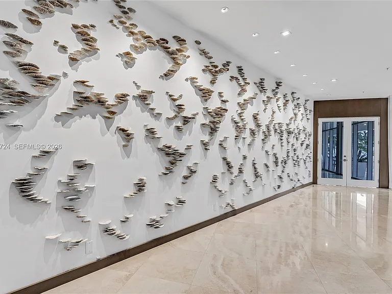 10275 Collins Ave #335 — Photo 32
