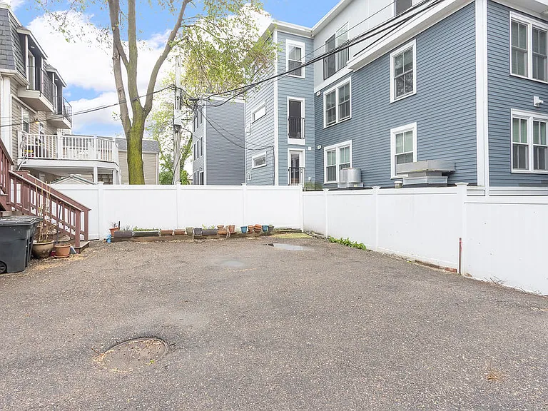 119 W 3rd St #B — Photo 23