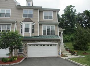 15 Cambridge Dr, Danbury, CT 06811