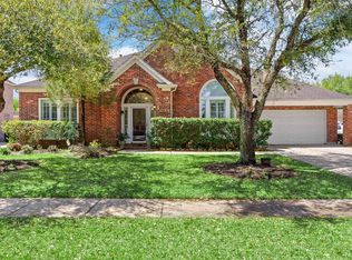 2008 Waters Edge Ct, Pearland, TX 77584