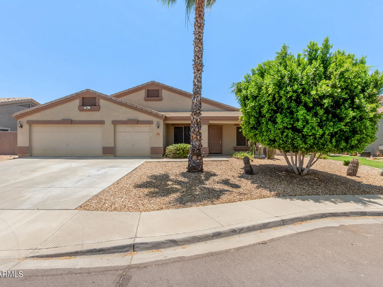 4 bed, 2.0 bath, 2406 sqft, $2,350 — Photo 1